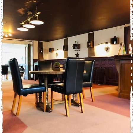 Hotel Le Bretagne Et Restaurant Le Papillon Gorron Екстер'єр фото